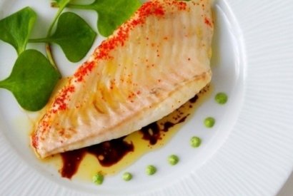 Filets de Turbot Poêlés, Condiment de Balsamique, Sauce à la Roquette