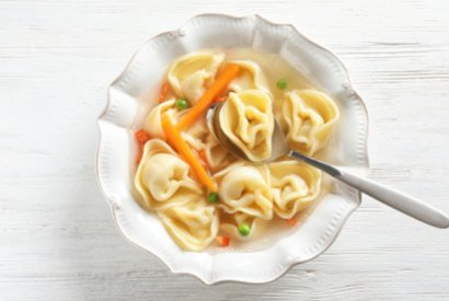 Ravioli d'araignée de mer pochés dans un bouillon d’étrilles, minestrone 